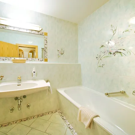 Otel Alpenbad Hohenhaus 4*