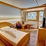 Alpenbad Hohenhaus Отель Тукс