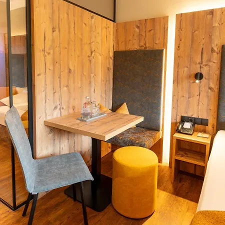 호텔 Alpenbad Hohenhaus 4*